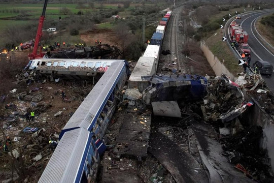 Hy Lạp: Số nạn nhân thiệt mạng trong vụ tai nạn đường sắt tăng lên 57 người