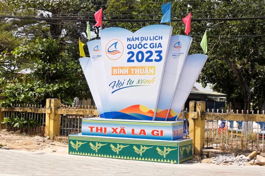 La Gi:  Cổ động trực quan Năm Du lịch quốc gia 2023 “Bình Thuận – Hội tụ xanh”