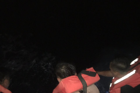 Vụ 4 thuyền viên mất tích trên biển Phú Quý:﻿ 
Tiếp tục cứu sống thêm 2 thuyền viên