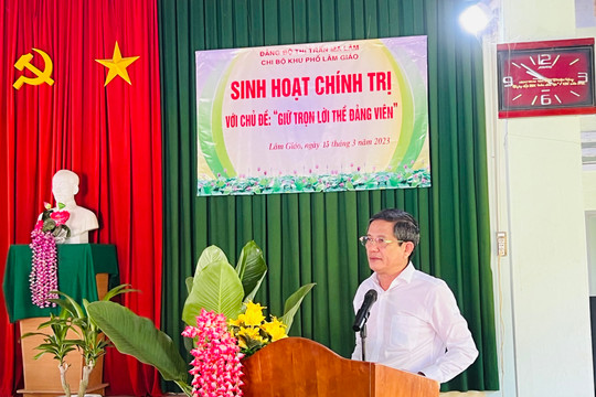 Đồng chí Nguyễn Thanh Nam dự sinh hoạt “Giữ trọn lời thề đảng viên" tại Chi bộ KP Lâm Giáo