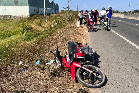 Hàm Thuận Bắc: Người đàn ông đi xe máy tử vong thương tâm