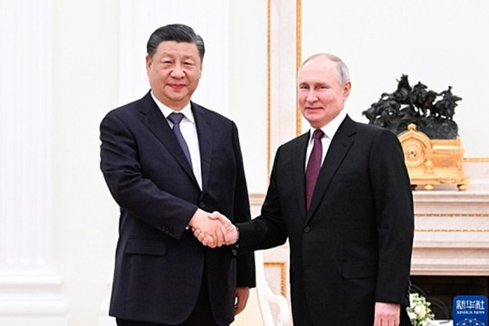 Trung Quốc khẳng định “quan hệ vững chắc” với Nga
