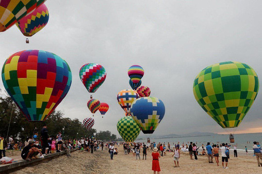 Booking.com rates Mui Ne among the world's top destinations for hot-air balloon rides