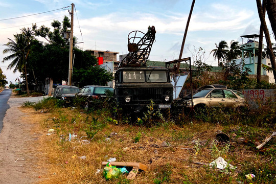 Bãi “rác xe hơi” làm mất mỹ quan đô thị