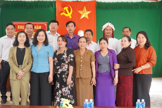 Thăm chúc Tết Ramưwan đồng bào Chăm Bà Ni ở Tánh Linh, Hàm Thuận Bắc