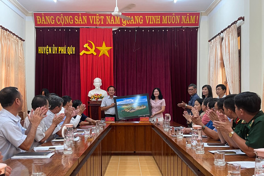 Đoàn công tác huyện Hàm Thuận Nam thăm và học tập kinh nghiệm tại huyện Phú Quý