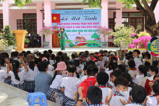 Phát động phong trào đọc sách cho hơn 700 học sinh Thuận Quý 