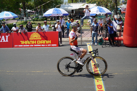 
Giải đua xe đạp Thành phố Phan Thiết mở rộng 2023: 
Thách thức  dưới sức nóng của thời tiết