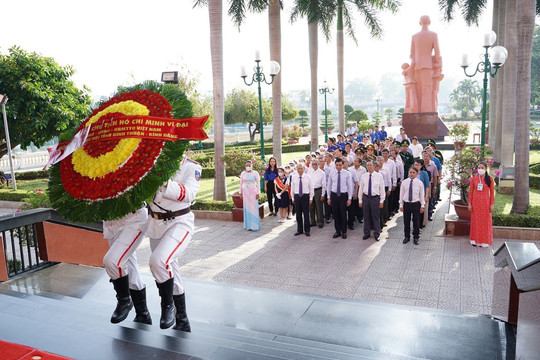 Ceremony to pay tribute to Martyrs on the 48th anniversary of the Liberation of the South and Reunification Day (April 30, 1975)