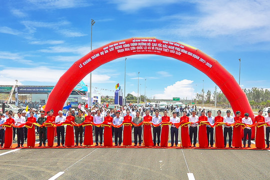 Dau Giay – Phan Thiet section of the eastern North-South Expressway open to traffic