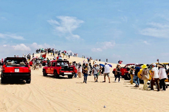 Binh Thuan received a huge tourist volume as Phan Thiet –Dau Giay expressway opens to traffic on big holidays
