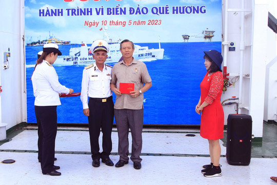Lãnh đạo tỉnh Bình Thuận thăm Trường Sa