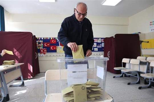 Cử tri Thổ Nhĩ Kỳ bỏ phiếu trong cuộc bầu cử tổng thống, quốc hội