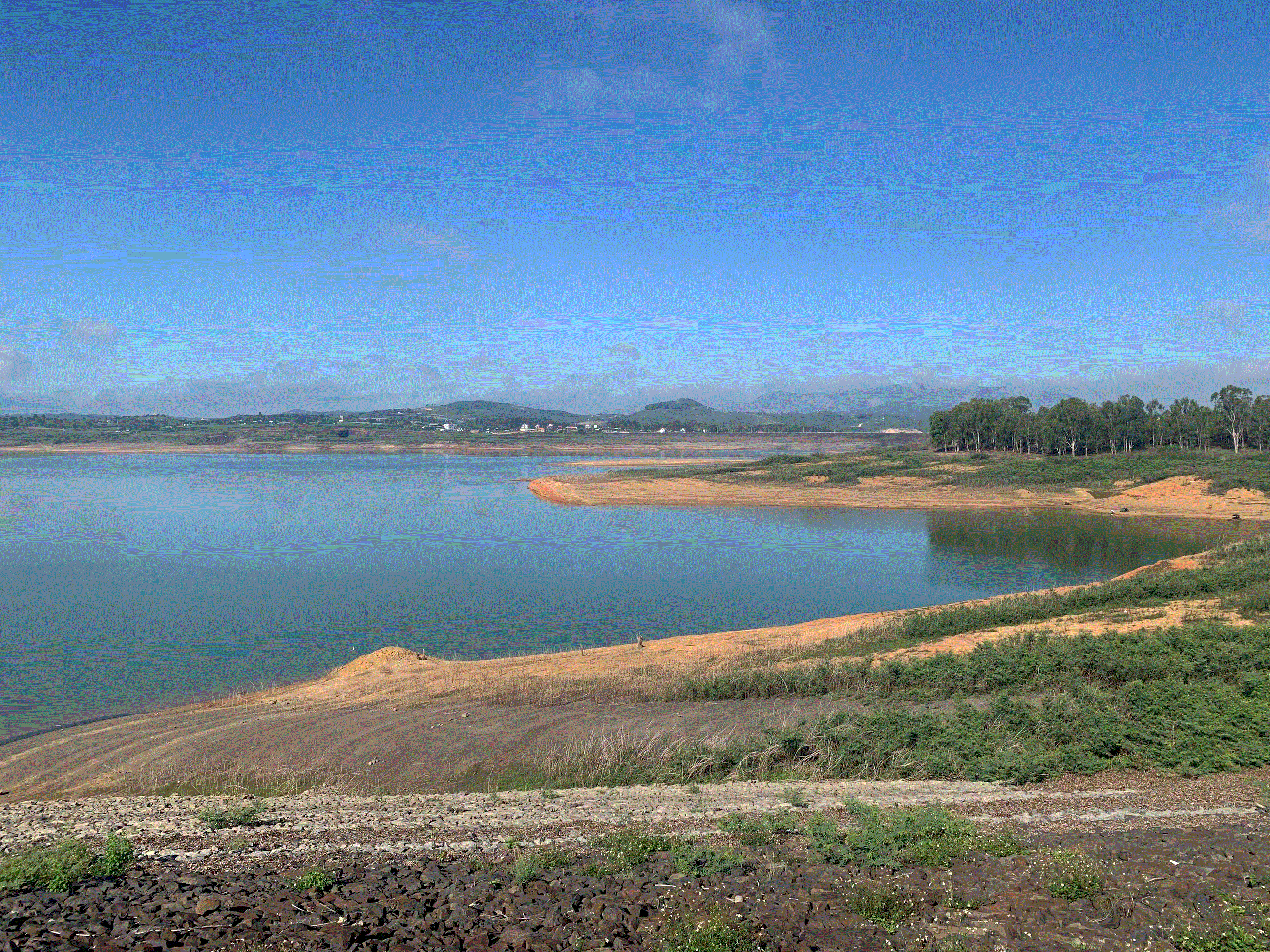 Mực nước hồ Đại Ninh đang ngày càng xuống mực nước chết