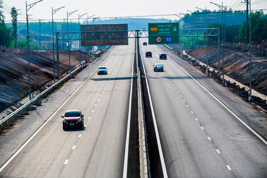 Vụ xe khách chưa đi tuyến cao tốc: Phải phát huy lợi ích của đường cao tốc