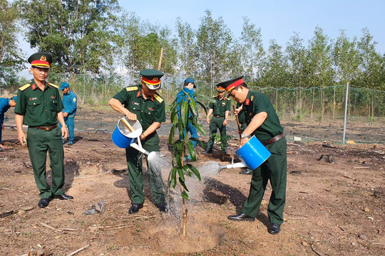Ban CHQS Hàm Tân trồng cây kỷ niệm ngày sinh nhật Bác