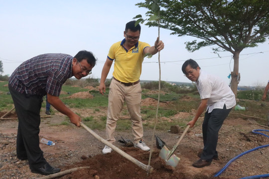 
Phát động hưởng ứng chương trình trồng cây xanh vì một Việt Nam xanh