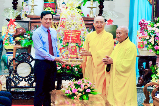 Lãnh đạo tỉnh thăm và chúc mừng Đại lễ Phật đản 2023