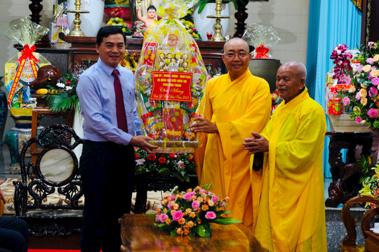 Lãnh đạo tỉnh thăm và chúc mừng Đại lễ Phật đản 2023