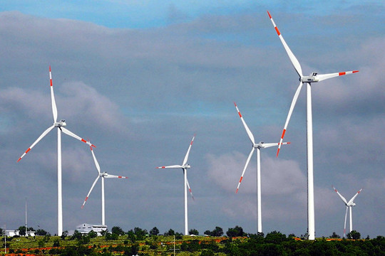 Bình Thuận hiện có 35/38 dự án điện gió và điện mặt trời đang phát điện