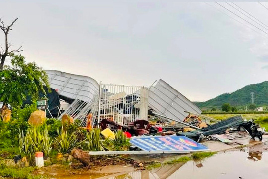 Hàm Tân: Lốc xoáy cục bộ khiến 2 người bị thương, thiệt hại tài sản trên 830 triệu đồng
