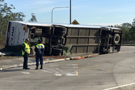 Australia: Xe buýt chở khách dự tiệc cưới gặp nạn, ít nhất 10 người thiệt mạng