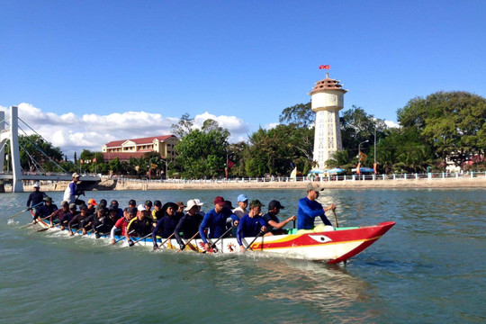 Bàu Trắng – chờ đợi Giải đua thuyền truyền thống