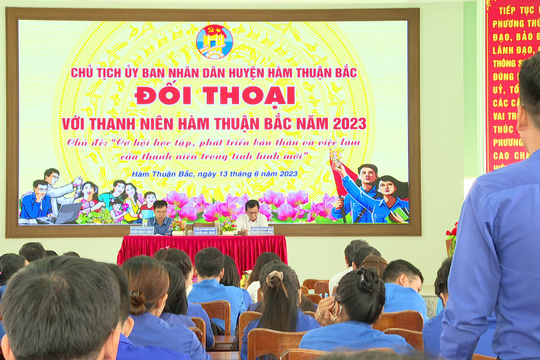 Chủ tịch huyện Hàm Thuận Bắc đối thoại với thanh niên