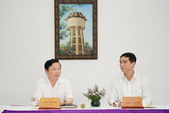 
Phó Thủ tướng Chính phủ Trần Hồng Hà làm việc với tỉnh Bình Thuận