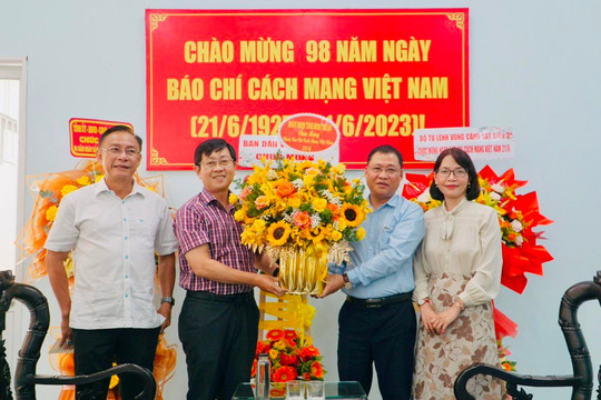 Các cơ quan, địa phương chúc mừng Báo Bình Thuận nhân ngày Báo chí Cách mạng Việt Nam