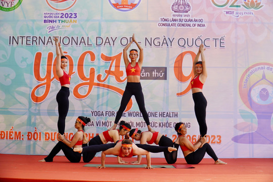
Hơn 600 Yogi hội tụ trong ngày Quốc tế Yoga
