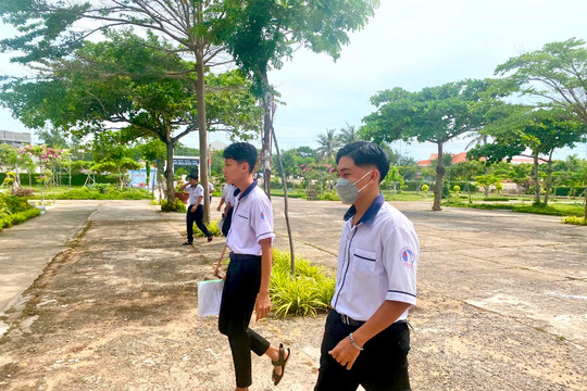 
Thí sinh huyện đảo Phú Quý tự tin bước vào kỳ thi