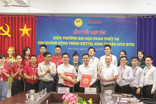 Ký kết hợp tác giữa ĐH Phan Thiết và Chi nhánh Công trình Viettel Bình Thuận