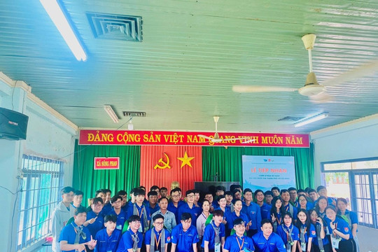 Tiếp nhận chiến sĩ Mùa hè xanh Đại học Quốc gia TP. Hồ Chí Minh hoạt động tại Bình Thuận