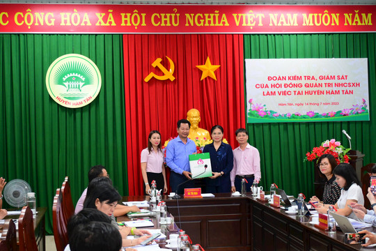 Đoàn kiểm tra, giám sát HĐQT Ngân hàng CSXH Việt Nam làm việc tại huyện Hàm Tân
