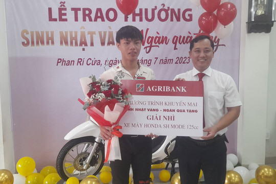 Agribank Bình Thuận: Trao thưởng xe máy SH cho khách hàng