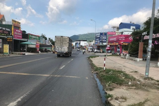Quốc lộ 1A qua địa bàn Hàm Thuận Nam: Lắp đặt đèn tín hiệu giao thông tại hai ngã ba