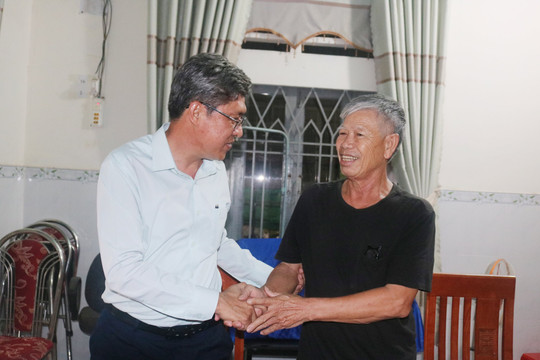 Phó Chủ tịch UBND tỉnh Nguyễn Minh thăm thương, bệnh binh ở Hàm Tân
