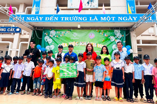 "Bữa tiệc khách nhí" cho các em học sinh dân tộc thiểu số ở Tánh Linh