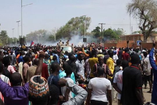 Chính quyền quân sự Niger quyết định đóng cửa không phận