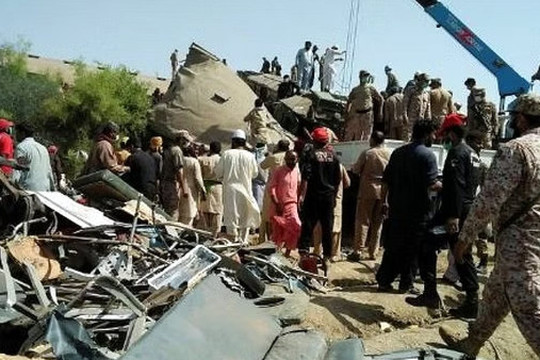 Pakistan ban bố tình trạng khẩn cấp sau vụ tai nạn đường sắt kinh hoàng