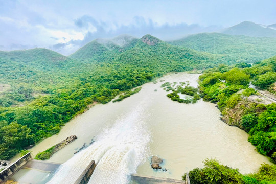 Xả lũ hồ Lòng Sông và hồ Hàm Thuận