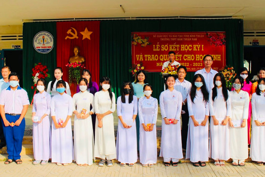 Trường THPT Hàm Thuận Nam: Học tập và làm theo Bác bằng những việc làm cụ thể