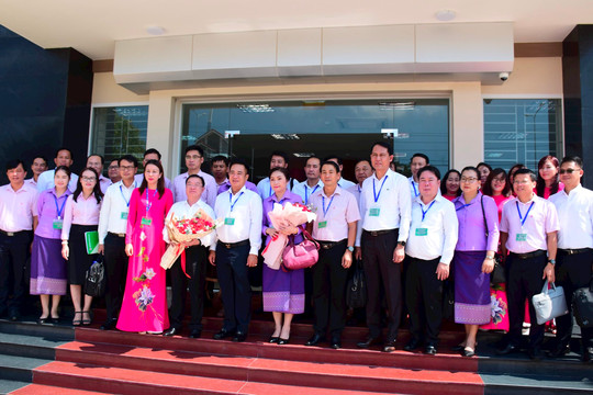  Ngân hàng Chính sách Lào thăm và làm việc tại Bình Thuận