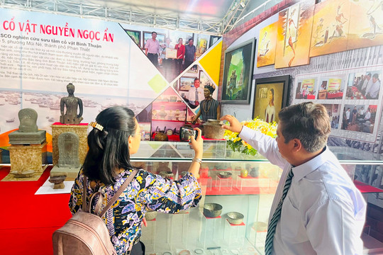 Hiện vật quý về văn hóa của nhà sưu tập Nguyễn Ngọc Ẩn được trưng bày phục vụ công chúng
