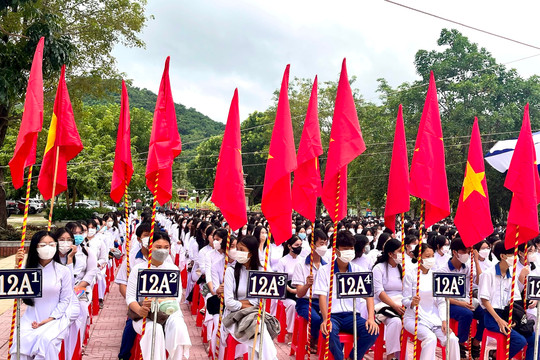Trường THPT Hàm Thuận Nam tưng bừng khai giảng năm học mới