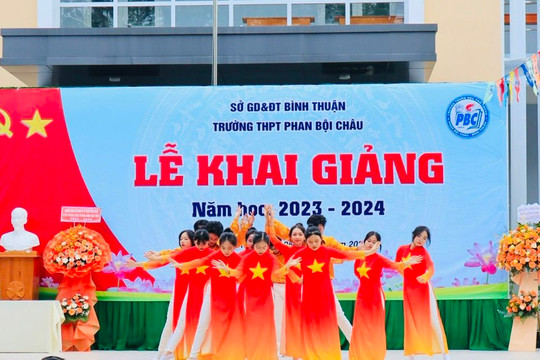 Náo nức không khí khai giảng năm học mới tại Trường THPT Phan Bội Châu