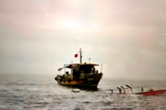 Một tàu hàng chứa 9.000 lít dầu DO bị mắc cạn tại vùng biển La Gi