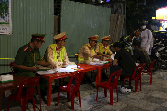 Cục Cảnh sát giao thông phối hợp với Công an Bình Thuận kiểm tra nồng độ cồn, vi phạm giao thông