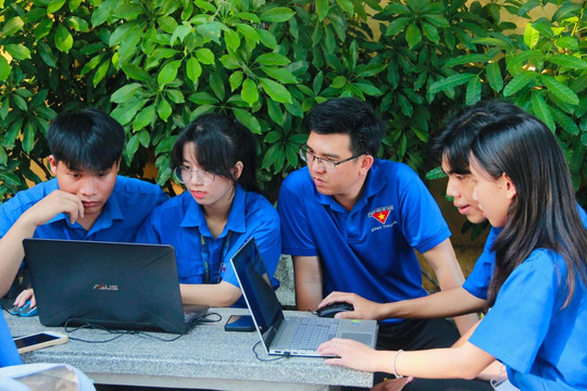 (Báo Điện tử) Bài dự thi Giải cờ đỏ: Tuổi trẻ Bình Thuận tiên phong chuyển đổi số
Bài 2: Dấu ấn tuổi trẻ trên hành trình chuyển đổi số